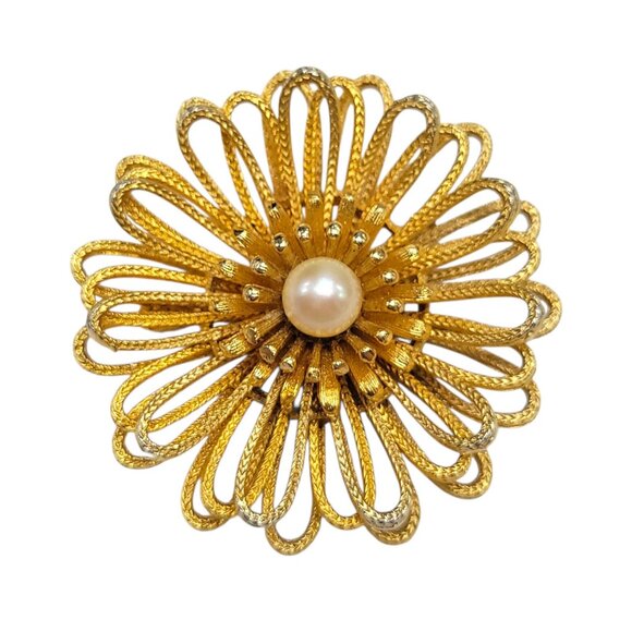 Vtg Signed Capri Gold-Tone Flower Brooch Faux Pearl CenterOpen Petals - Picture 1 of 8